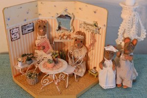 Er blevet vildt inspireret af Christel Jensens små frække mus i miniature bogen Hav to make The Minimice