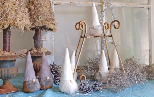 Hvid grå små skind nisser 1