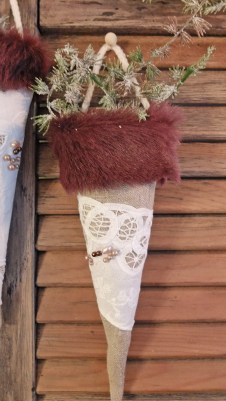 Kræmmerhus med blonde og mørk pels 2 nær