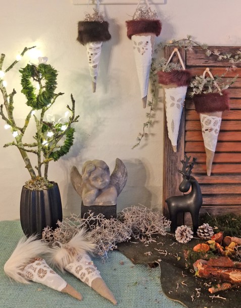 Kræmmerhuse med blonder og pels 3