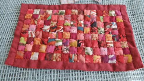 Tæppe i røde farver