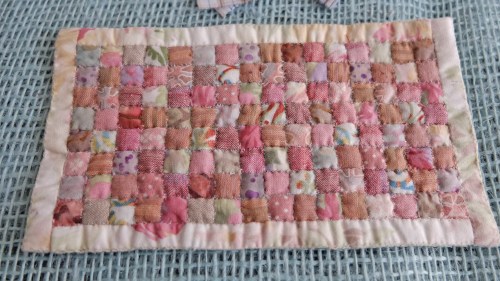 Tæppe i rosa farver