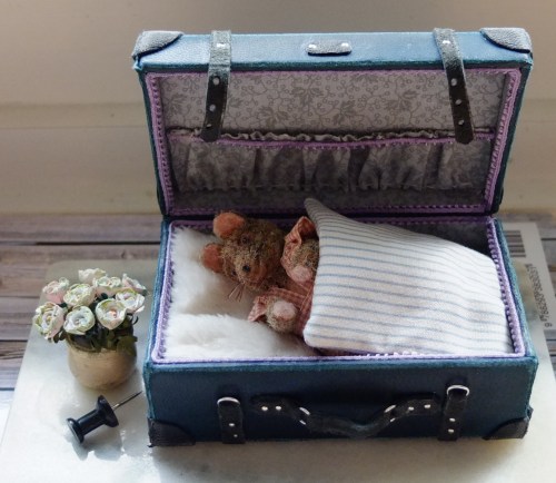 Lille mus i sin kuffert